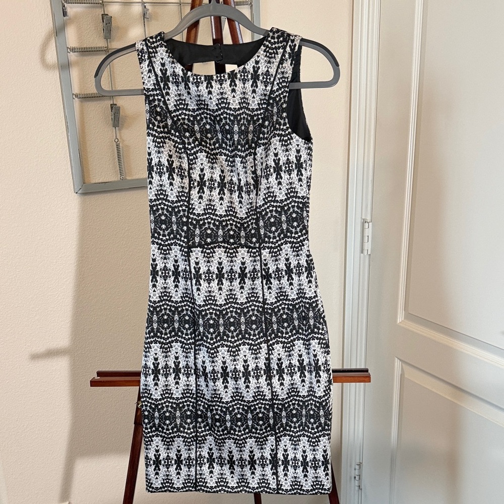 H&M Monochrome Patterned Midi Dress